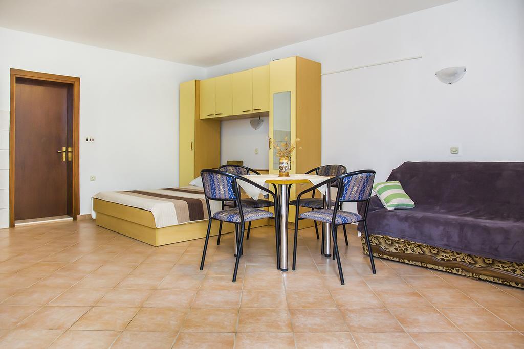 Apartments Zovko ดราเช ภายนอก รูปภาพ